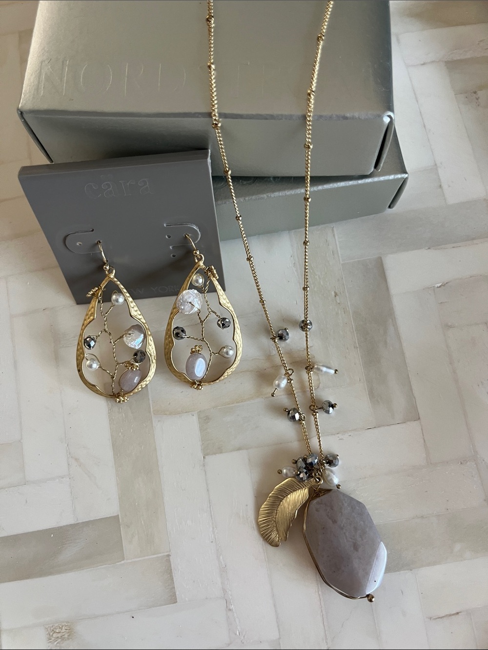 NWT Cara Gold-Tone Gray Stone & Teardrop Earrings & Pendant Necklace Set